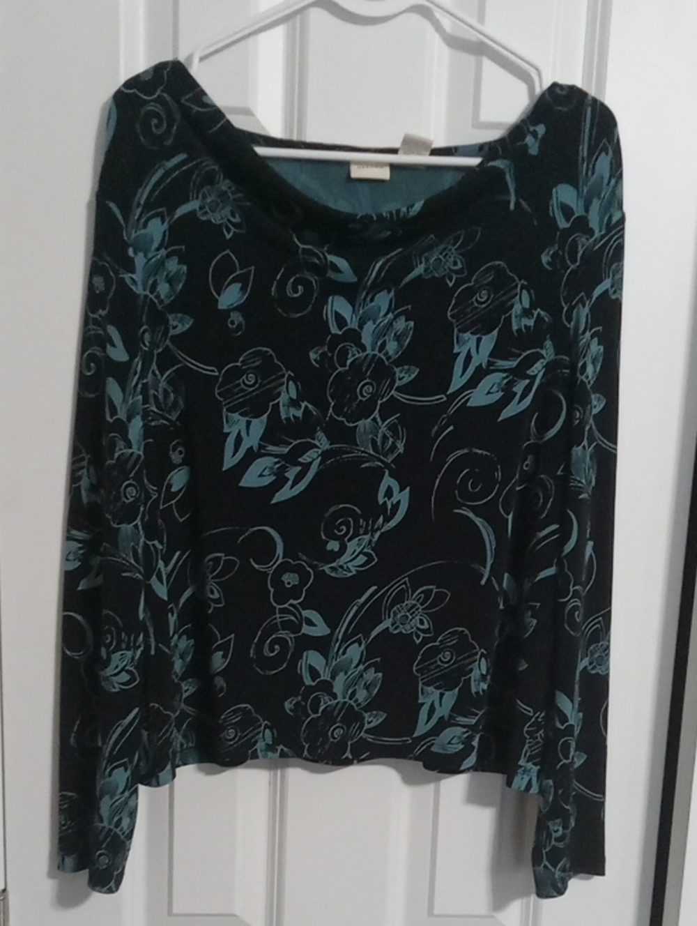 Women's Black Floral Long-Sleeve Top - Teal Print